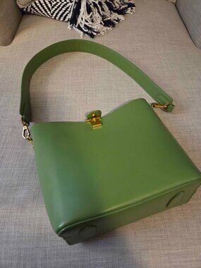 Green spring bag! Bucket style shoulder bag